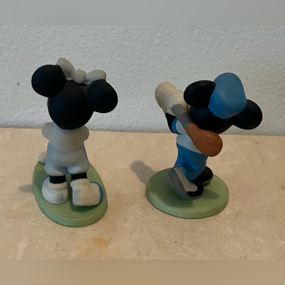 Mickey and Minnie Mouse golfer figurines. - Picture 3 of 12